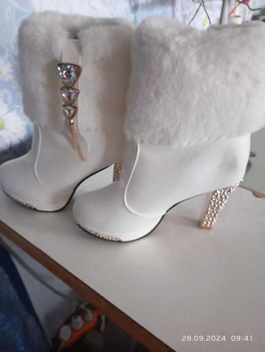 Напівсапожки весняно осінні 38 - 39 розмір. Нові.