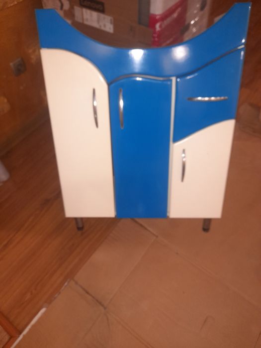 Комплект мебели для ванной.