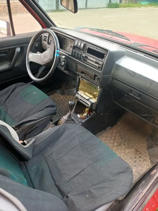 Продається гольф 2 1.6д  гарному стані не гнилий не іржавий.