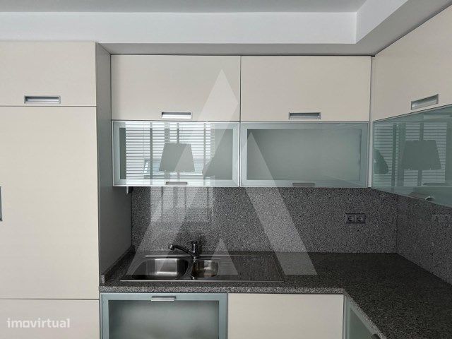 Apartamento T3 Duplex, semi-mobilado, localizado no centro de Aveiro