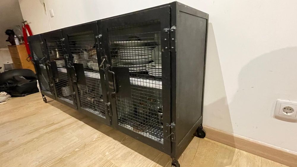 Armário Aparador em Ferro para interior ou  exterior