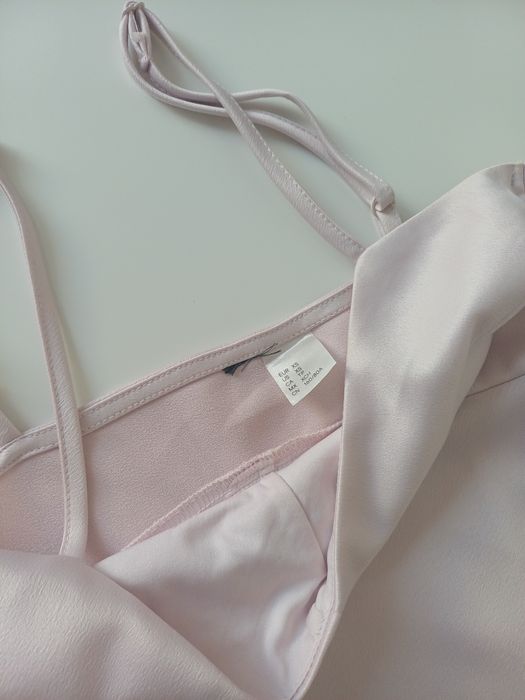 długa satynoróżowa sukienka na ramiączkach wesele ślub