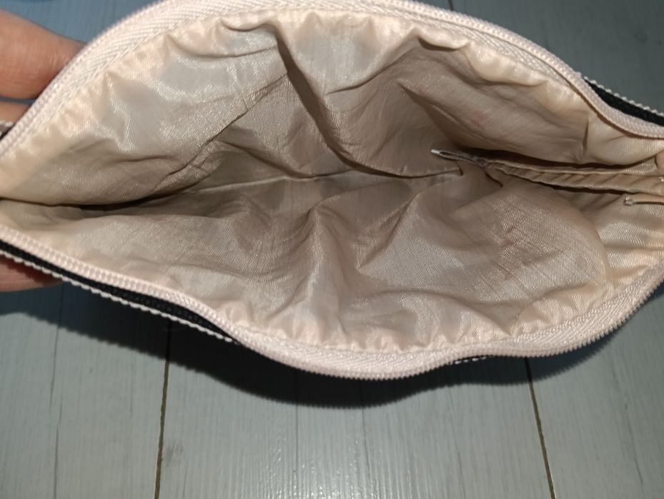 Guerlain, kosmetyczka, czarna, różowa, płaska