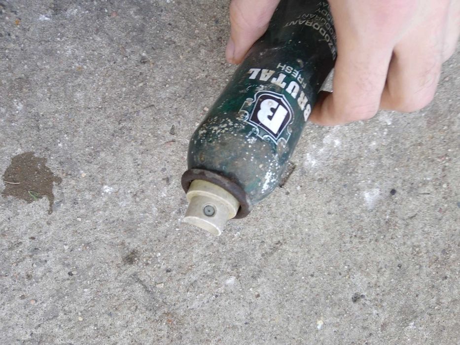 Perfumy Brutal Fresh dezodorant spray zużyte buteleczka Miraculum 1998