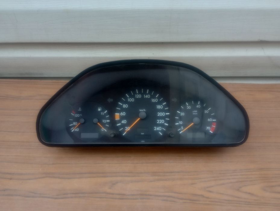 Щиток панель приладів Vito/W202/Passat/C-Max/Mondeo/Sierra/Omega/Astra