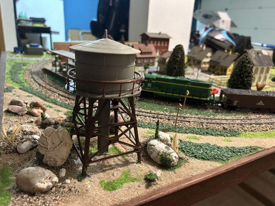 Maquete de estação de comboios e cidade