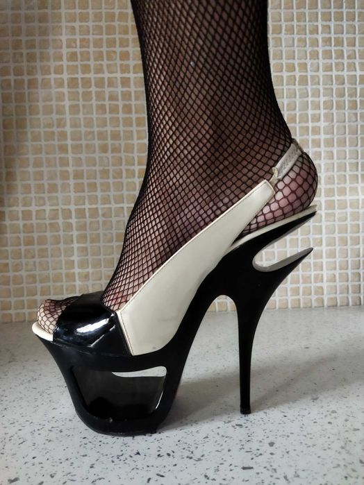 босоножки стрипы