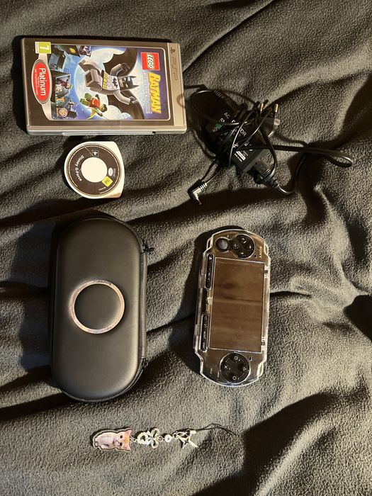psp-3004 + etui + breloczek + gry