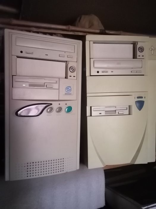 Старі компьютери з моніторами 2шт.