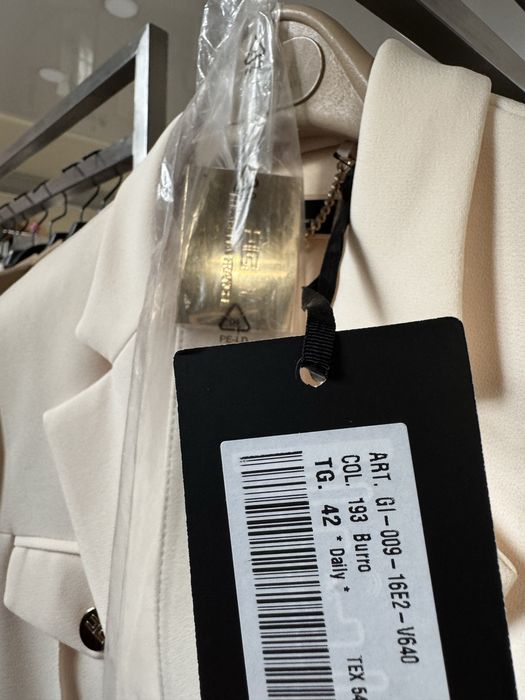 Elisabetta Franchi оригинал бежевый белый молочный Пиджак жакет