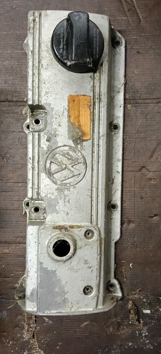 Клапанна кришка Пассат Б4 для двигуна 2е