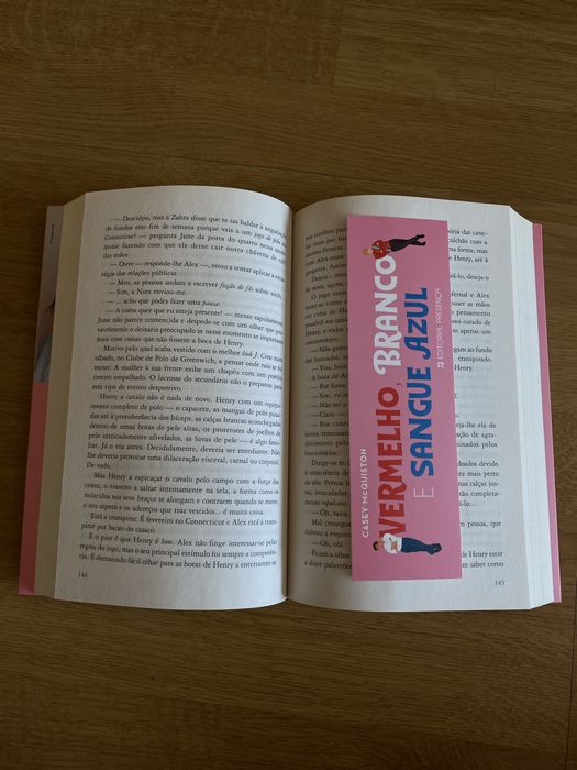 Livro Vermelho, Branco e Sangue Azul