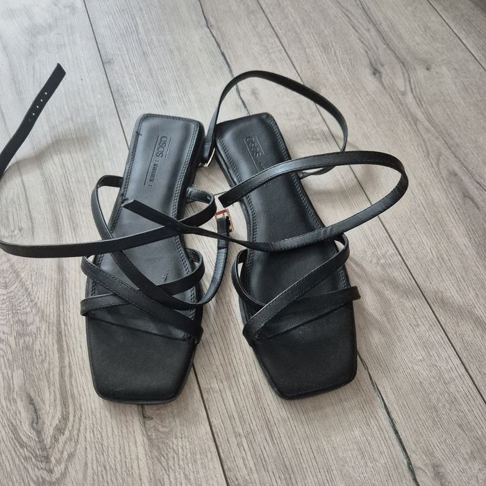 Жіночі босоніжки