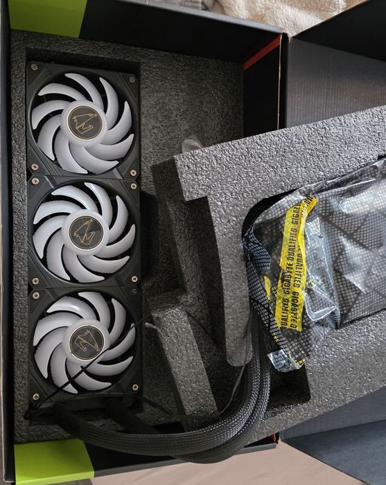 Karta graficzna RTX 5090 Gigabyte AORUS  Xtreme Waterforce AIO