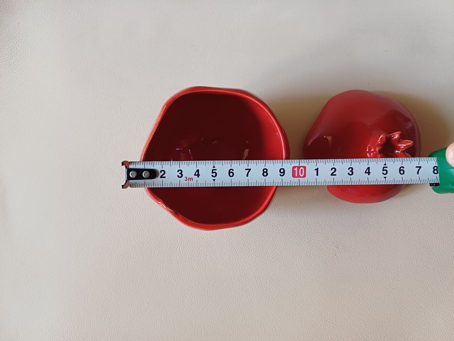 Recipiente de cerâmica em forma de romã