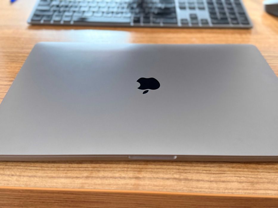 Macbook Pro 16 cali - Stan idealny