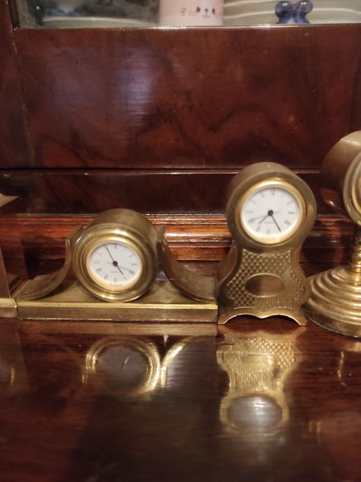 Coleção de relógios em metal pesados