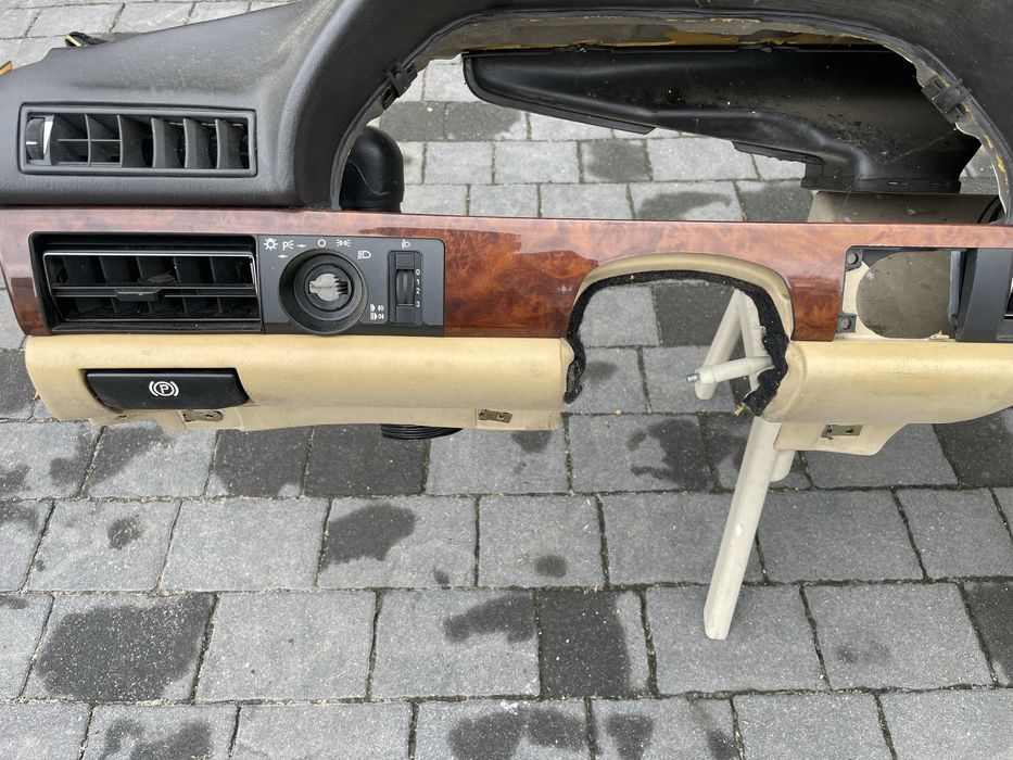 Deska rozdzielcza Mercedes W126