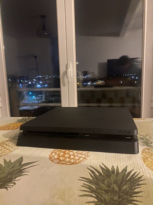 Ps4 slim 2TB em ótimo estado!
