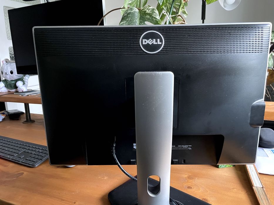 Monitor Dell em bom estado. Funciona perfeitamente.