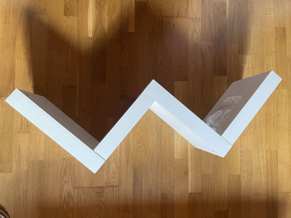 Prateleira suspensa em madeira