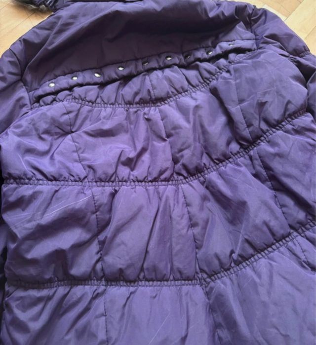 kurtka z ćwiekami i futrzanym kapturem