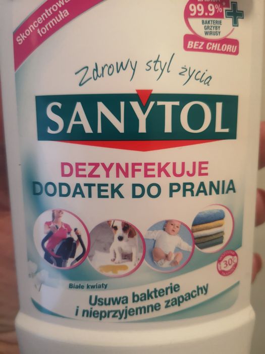 Szmaragdowy komplet bielizny.