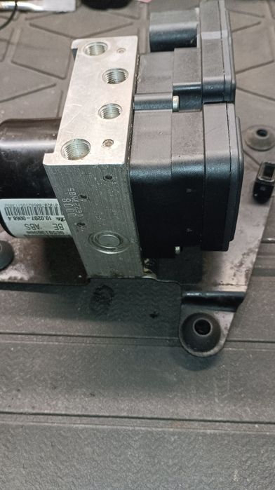 Braço suspensão bomba Abs Peugeot 206