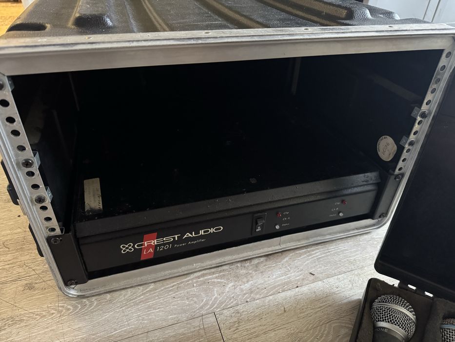 2 SKB rack cases com aplificador