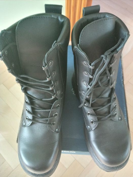 Черевики військові чорного кольору