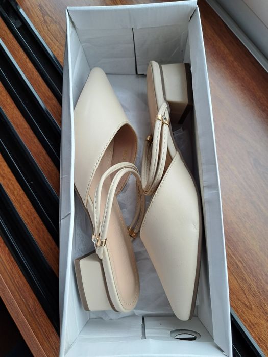 Sapatos elegantes baixos