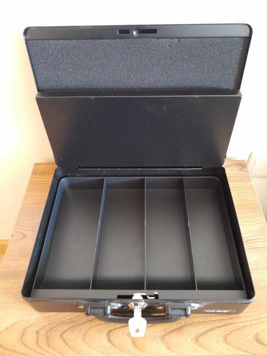 Caixa de fluxo para contar e transportar dinheiro