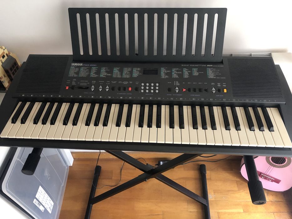 Teclado eletrónico Yamaha Portatone PSR-200