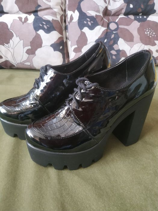 Кожаные лаковые туфли