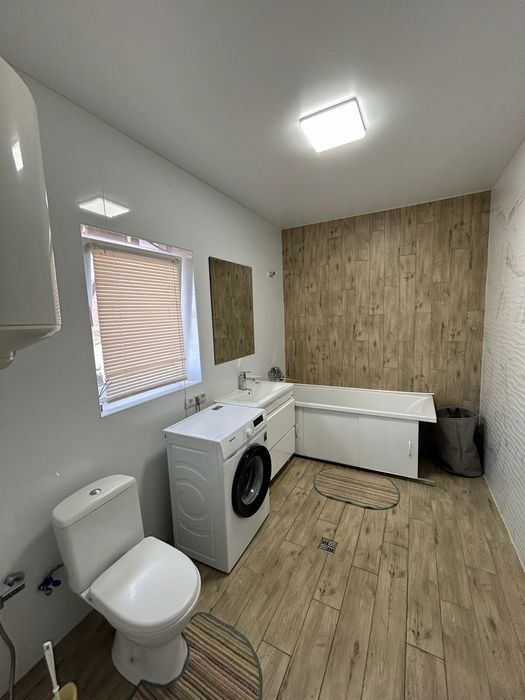 Великий будинок у місті з усіма зручностями. Є ділянка 39852