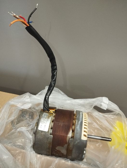 Продам витяжку на запчастини ELEYUS LOTUS 1000 60

Дяк