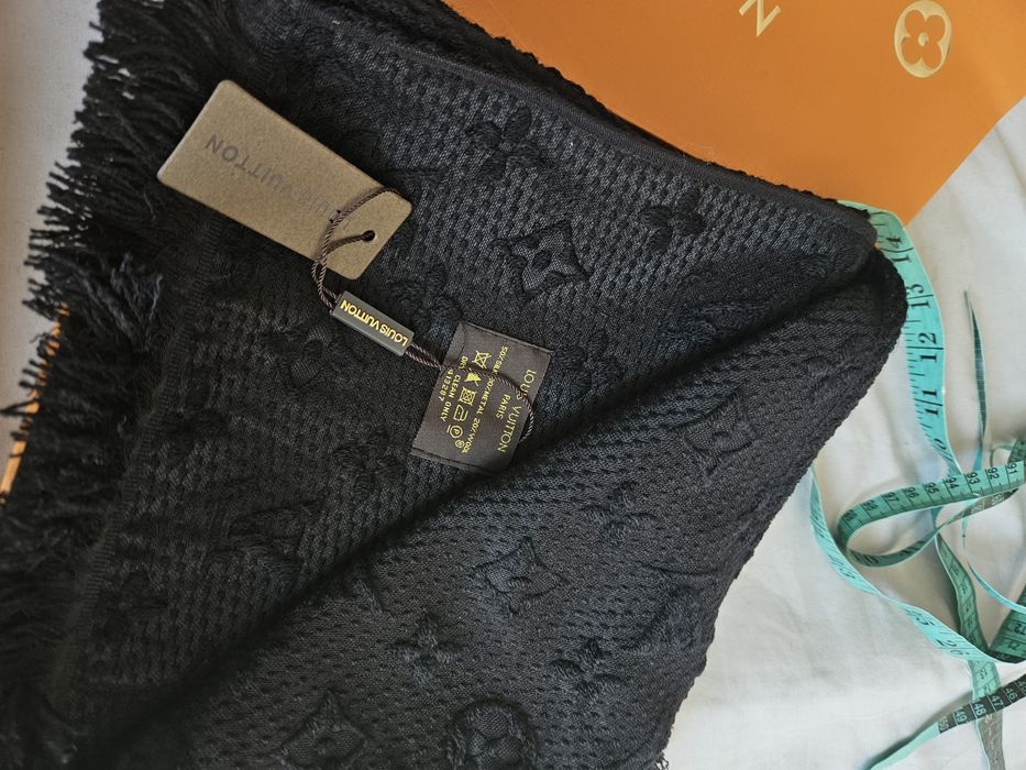 Piękny nowy szalik Louis Vuitton