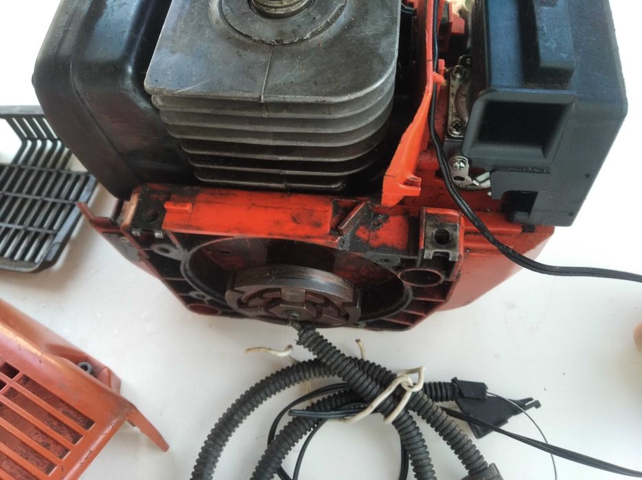 Робочий двигун мотор для мотокоси Husqarna 235r