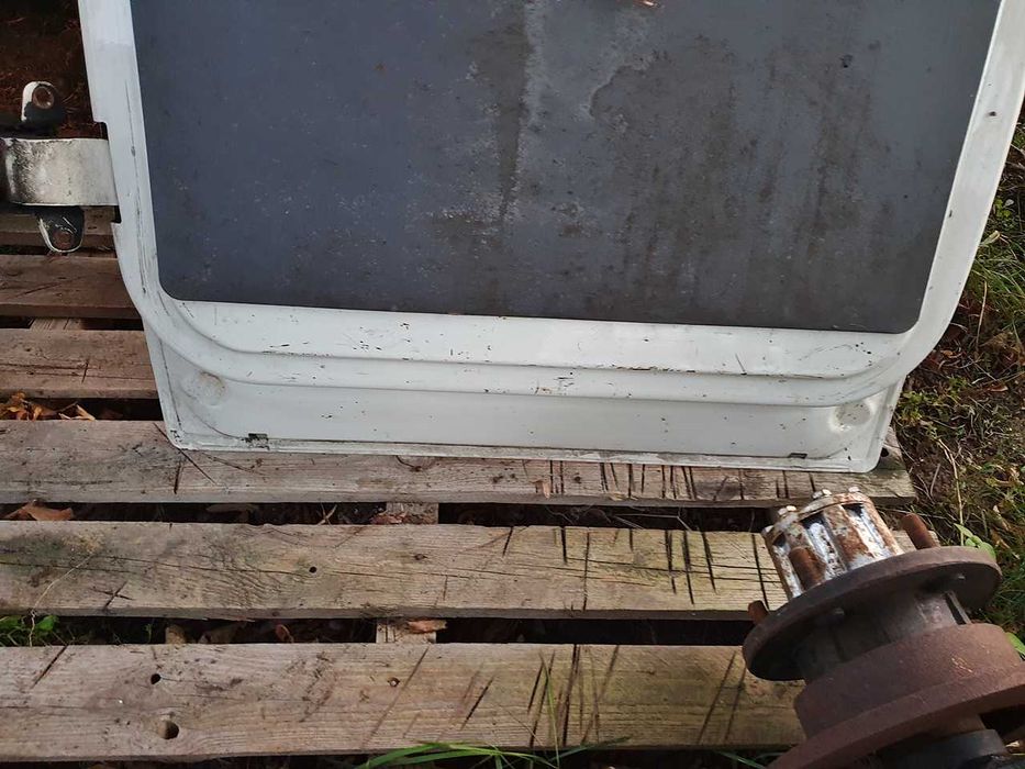 Drzwi Cabstar 99-06 bez korozji