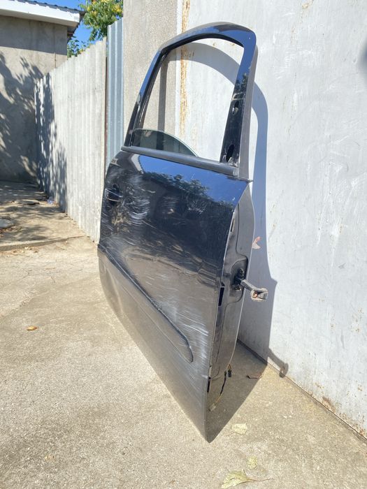 Двері та скло бокове Опель Зафіра Б чорні в зборі