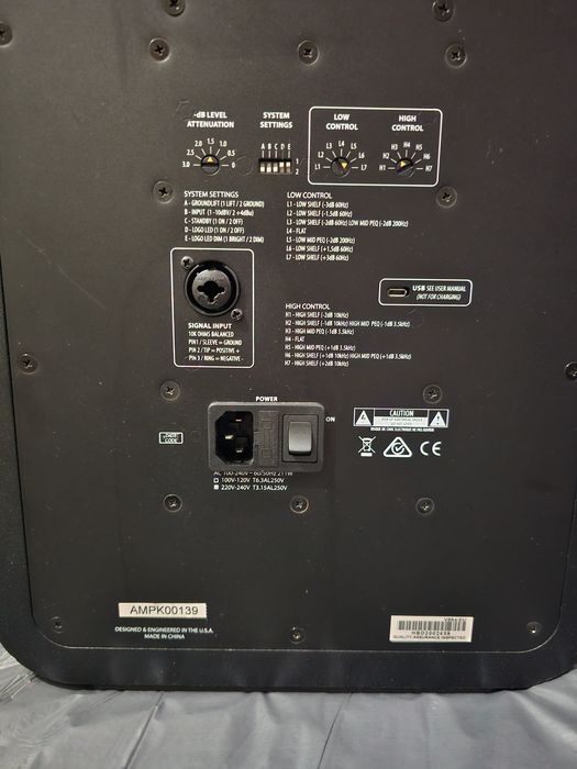 Студійний  монітор KRK V8