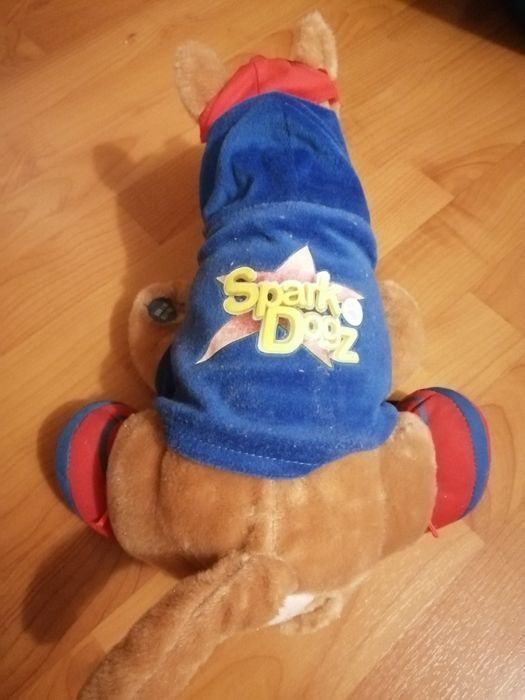 Cão peluche interativo spark hip hop