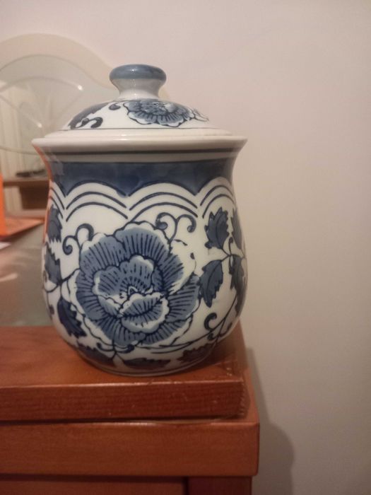 Pote vintage em cerâmica azul e branco (com tampa)