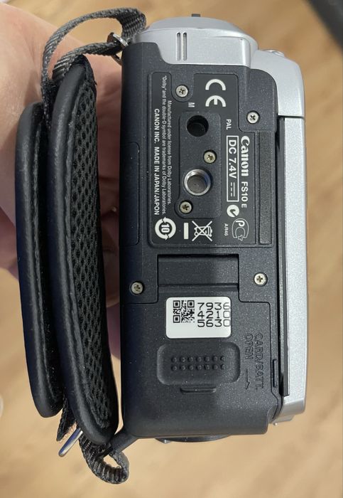 Цыфровая видеокамера Canon FS 10