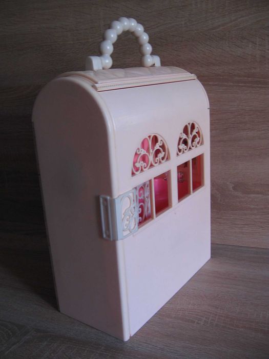 Domek dla lalek Barbie w walizce - Unikat