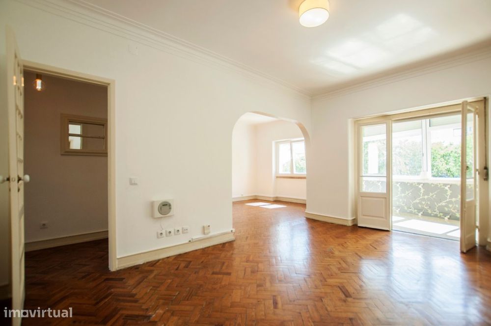 Apartamento T4 Luminoso com Varandas, junto ao Metro do Areeiro