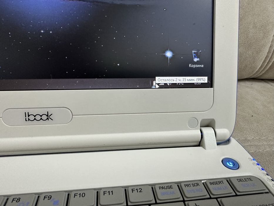 Продам протиударний нетбук Lbook E103 blue в гарному стані