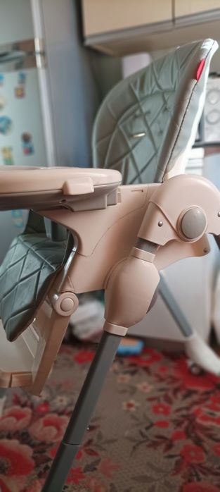 Столик для годування carrello