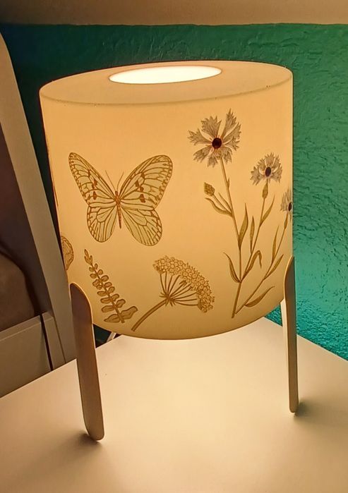 Lampka nocna kwietno-motylkowa