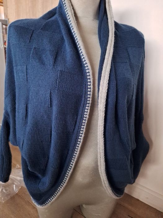 Sweterek Fobya oversize uniwersalny niebieski stan jak nowy